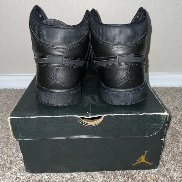 Jordan 1 Retro Black Mens Size 10 - Picture 1 of 6